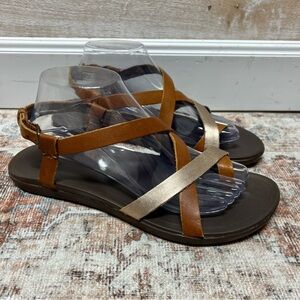 Olukai Upena Sandals Womens 10 Brown Gold Leather Toe Strap Wet Grip Sole